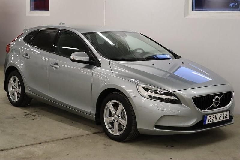Begagnad Volvo V40 152 HK (111 kW) 2017 Silver Halvkombi