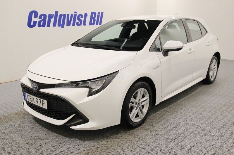 Vit Begagnad 2022 Toyota Corolla Halvkombi | 249 000 kr (Marknadspris) - Bild 1/4