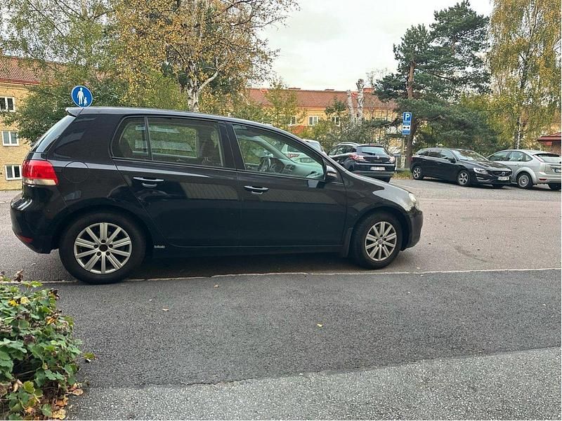 Svart Begagnad 2011 VW Golf VI Halvkombi | 48 000 kr (Bra pris) - Bild 1/4