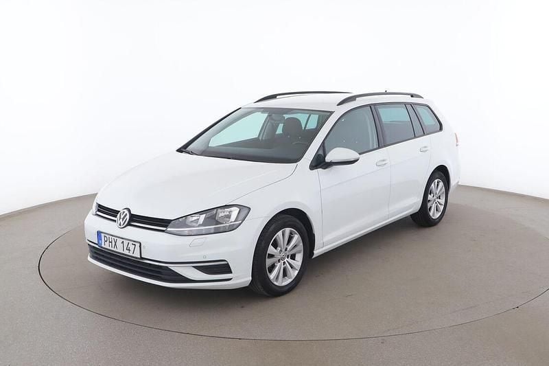 Vit Begagnad 2017 VW Golf VII Kombi | 129 000 kr (Marknadspris) - Bild 1/3