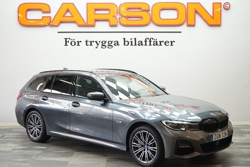 Grå Begagnad 2022 BMW 330e M Sport Kombi | 399 900 kr (Dyr) - Bild 1/3