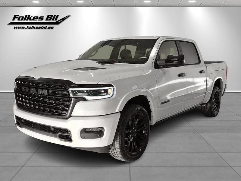 Vit (ivory white tricoat) Ny 2025 Dodge Ram Limited Pickup | 1 298 750 kr (Superpris) - Bild 1/4