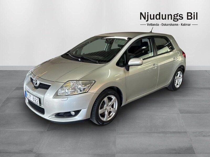 Silver Begagnad 2007 Toyota Auris Halvkombi | 52 900 kr (Lite dyr) - Bild 1/4