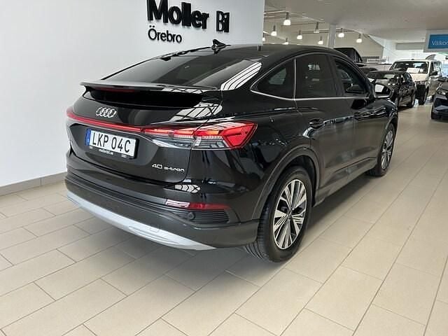 Begagnad Audi Q4 Sportback e-tron Proline 150 kW (204 HK) 2022 Mytsvart metallic SUV