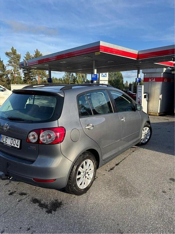Grå Begagnad 2013 VW Golf VII Halvkombi | 45 000 kr (Superpris) - Bild 1/4