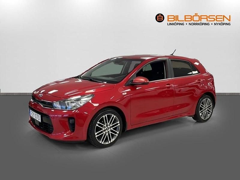 Röd Begagnad 2017 Kia Rio Launch Edition Halvkombi | 119 900 kr (Marknadspris) - Bild 1/4