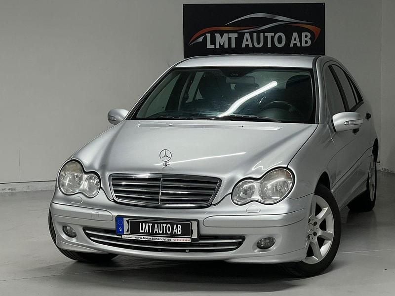 Silver Begagnad 2005 Mercedes C180 Classic Sedan | 47 900 kr (Marknadspris) - Bild 1/4