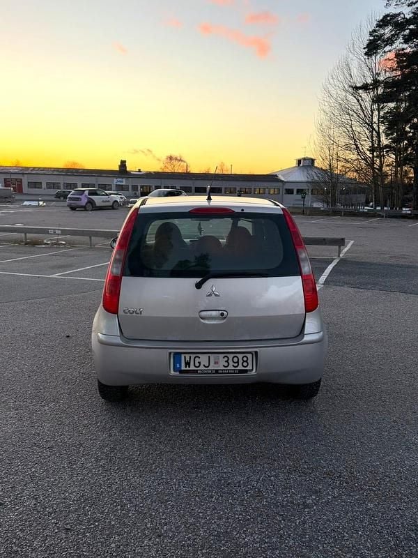 Begagnad Mitsubishi Colt 95 HK (69 kW) 2005 Halvkombi