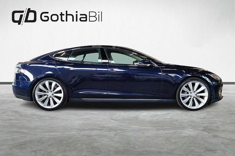 Begagnad Tesla Model S 309 kW (421 HK) 2013 Blå Halvkombi