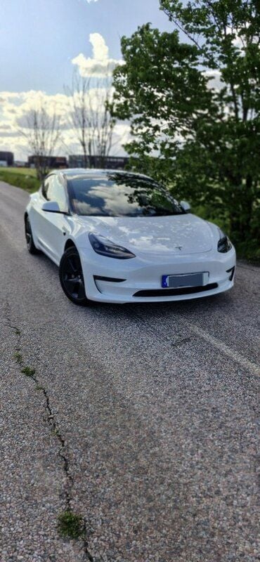 Vit Begagnad 2021 Tesla Model 3 Long Range Sedan | 279 000 kr (Marknadspris) - Bild 1/4