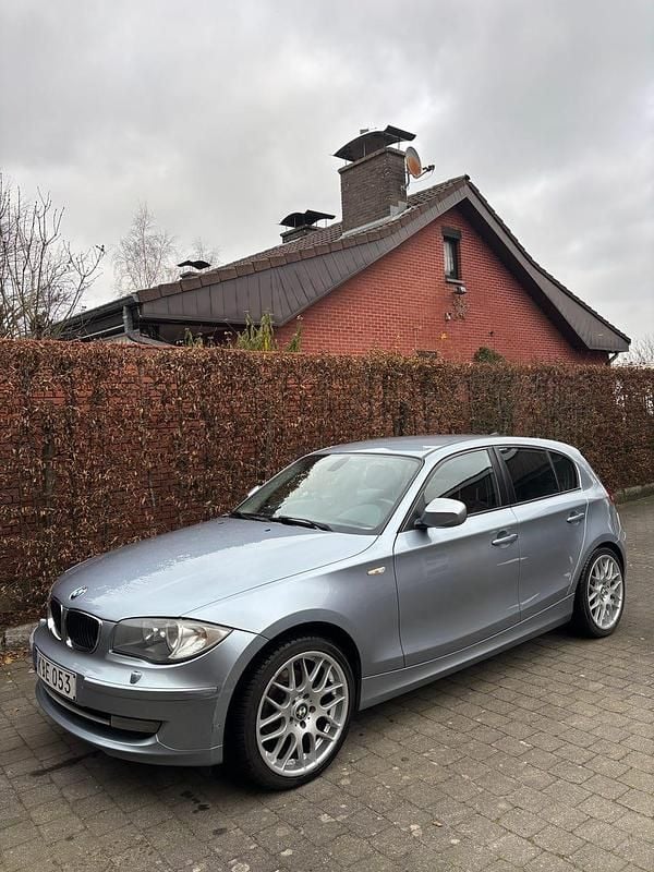 Begagnad 2010 BMW 118 Halvkombi | 51 900 kr (Bra pris) - Bild 1/4