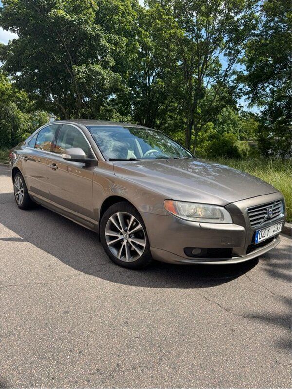 Grå Begagnad 2008 Volvo S80 Summum Sedan | 53 000 kr (Marknadspris) - Bild 1/4