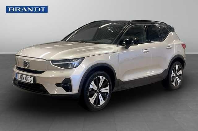 Grå Begagnad 2023 Volvo XC40 Plus SUV | 334 900 kr (Superpris) - Bild 1/3