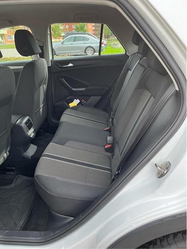 Vit Begagnad 2021 VW T-Roc SUV | 189 000 kr (Marknadspris) - Bild 1/4