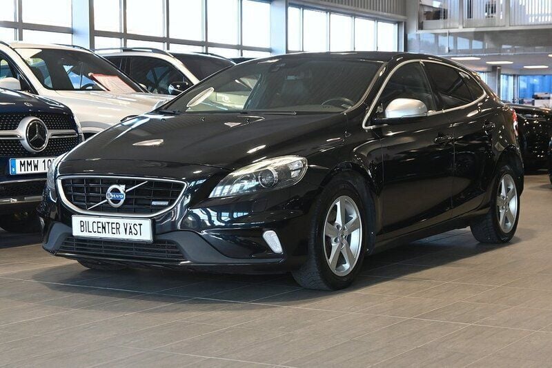 Svart Begagnad 2013 Volvo V40 R-Design Kombi | 114 000 kr (Marknadspris) - Bild 1/4
