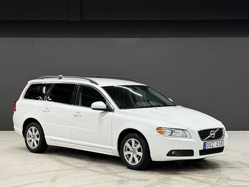 Vit Begagnad 2013 Volvo V70 Momentum Kombi | 99 900 kr (Bra pris) - Bild 1/4