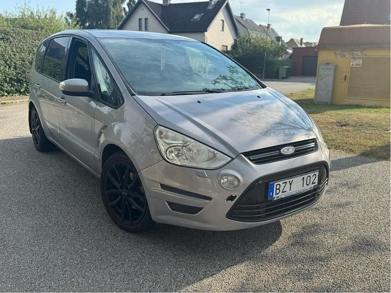 Vit Begagnad 2011 Ford S-MAX Trend Minibuss | 44 500 kr - Bild 1/4