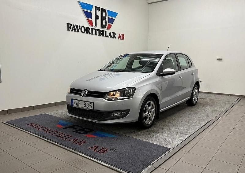 Begagnad VW Polo 90 HK (66 kW) 2012 Silver Halvkombi