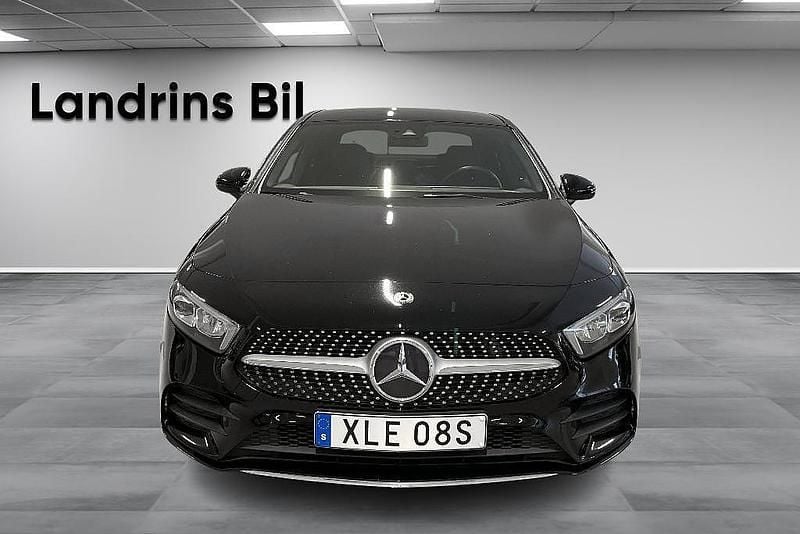 Begagnad Mercedes A180 AMG line 136 HK (100 kW) 2019 Svart Sedan