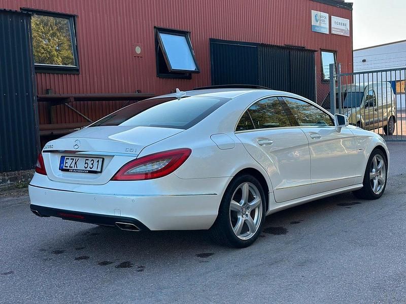 Begagnad Mercedes CLS350 266 HK (195 kW) 2011 Vit Sportkupé