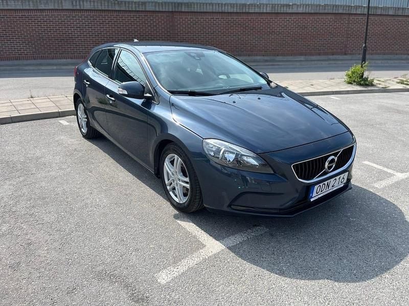 Begagnad Volvo V40 122 HK (89 kW) 2017 Halvkombi