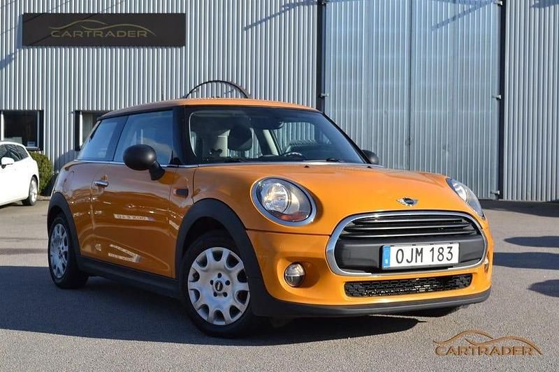 Begagnad Mini Cooper Salt 102 HK (75 kW) 2017 Orange Halvkombi