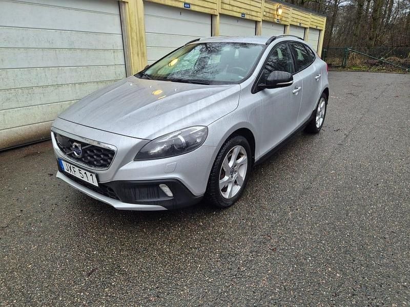 Begagnad 2016 Volvo V40 Halvkombi | 139 000 kr (Bra pris) - Bild 1/4