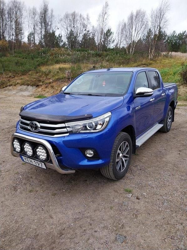 Blå Begagnad 2016 Toyota HiLux Pickup | 297 000 kr (Superpris) - Bild 1/4