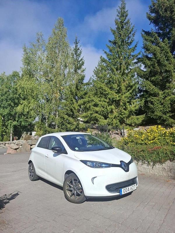 Vit Begagnad 2016 Renault Zoe Intens Halvkombi | 69 900 kr (Marknadspris) - Bild 1/4