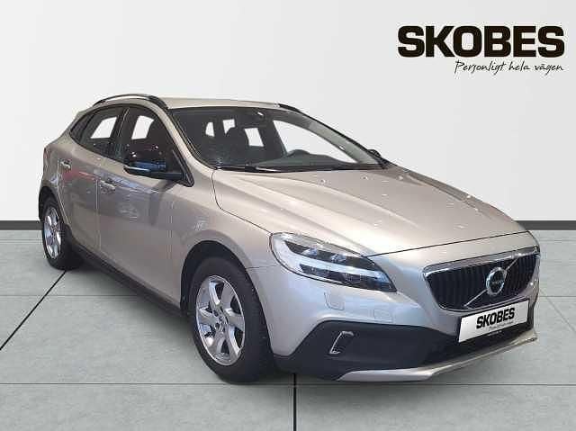 Begagnad 2018 Volvo V40 CC Kombi | 216 900 kr (Bra pris) - Bild 1/3