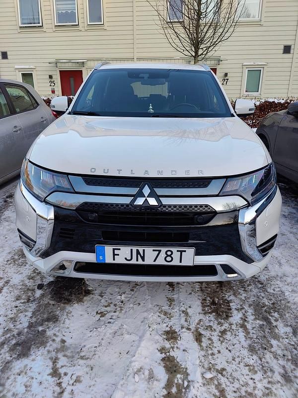 Begagnad Mitsubishi Outlander 224 HK (164 kW) 2019 SUV