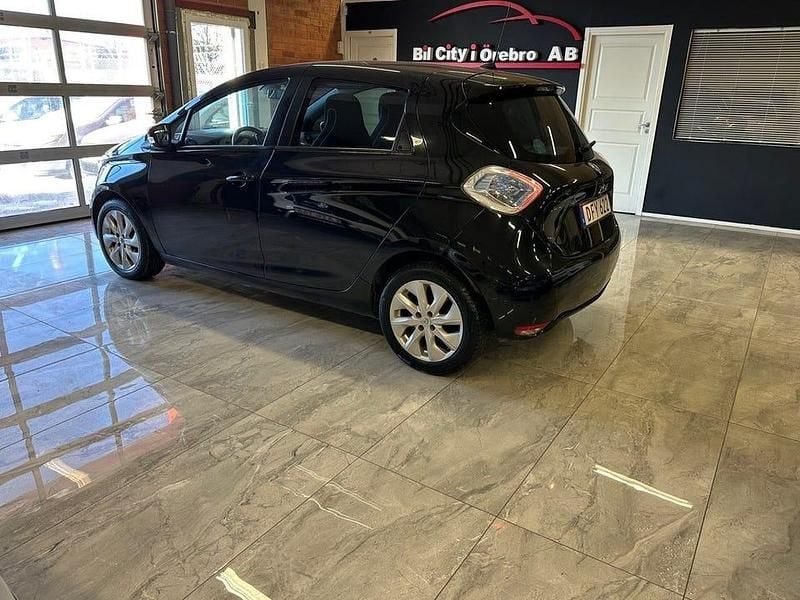 Begagnad Renault Zoe 64 kW (88 HK) 2014 Svart Halvkombi
