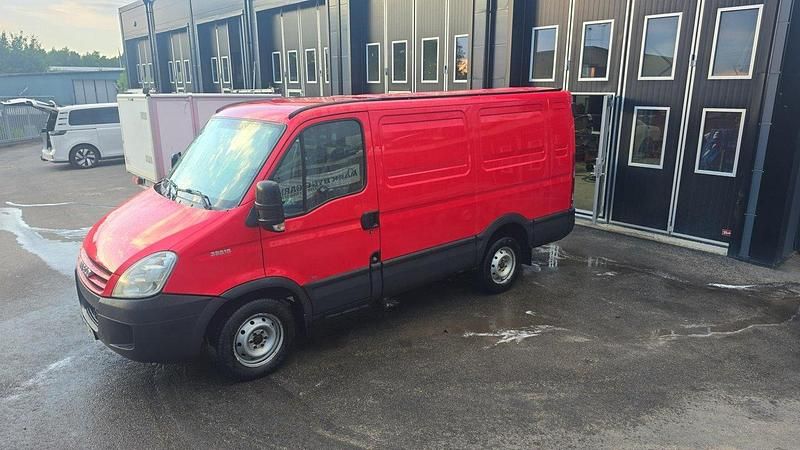 Röd Begagnad 2008 Iveco Daily Van | 45 000 kr - Bild 1/4
