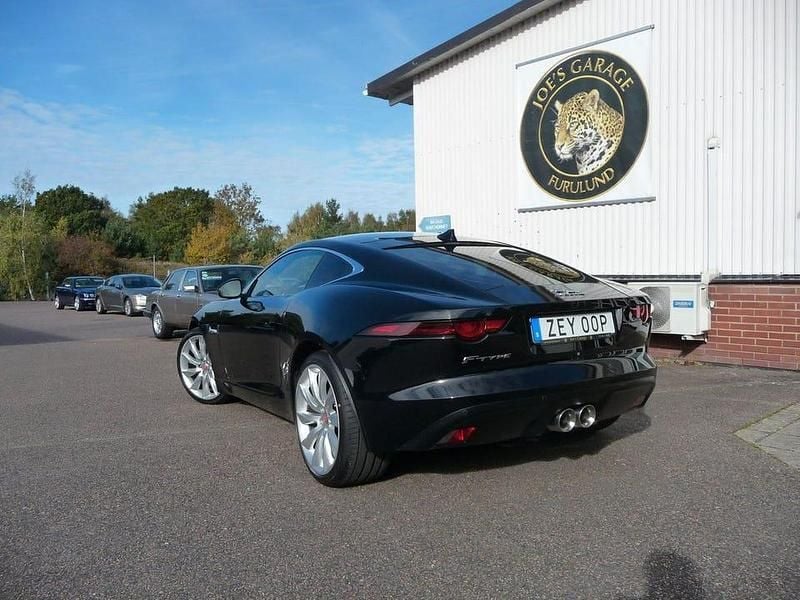 Begagnad Jaguar F-Type 340 HK (250 kW) 2018 Svart (narvik black) Sportkupé