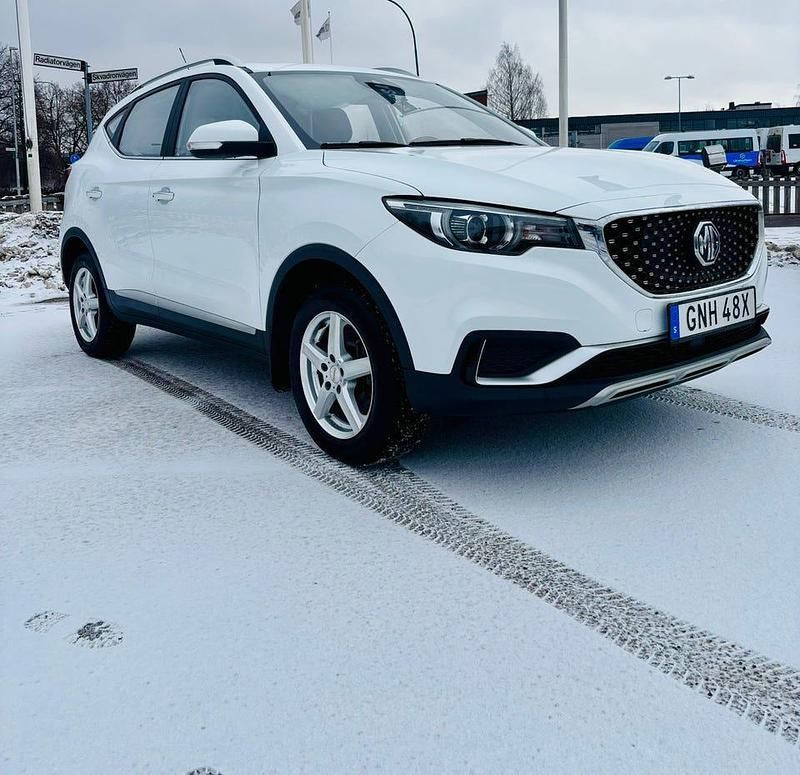 Begagnad MG ZS 105 kW (143 HK) 2021 Arctic white SUV
