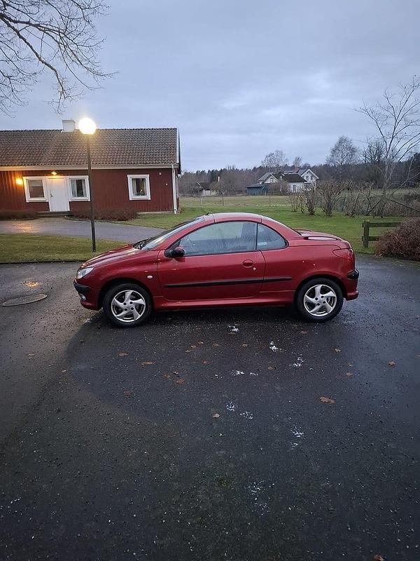 Röd Begagnad 2001 Peugeot 206 CC Cab | 14 000 kr (Bra pris) - Bild 1/4