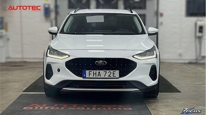 Begagnad Ford Focus Business Edition 125 HK (91 kW) 2023 Vit Halvkombi