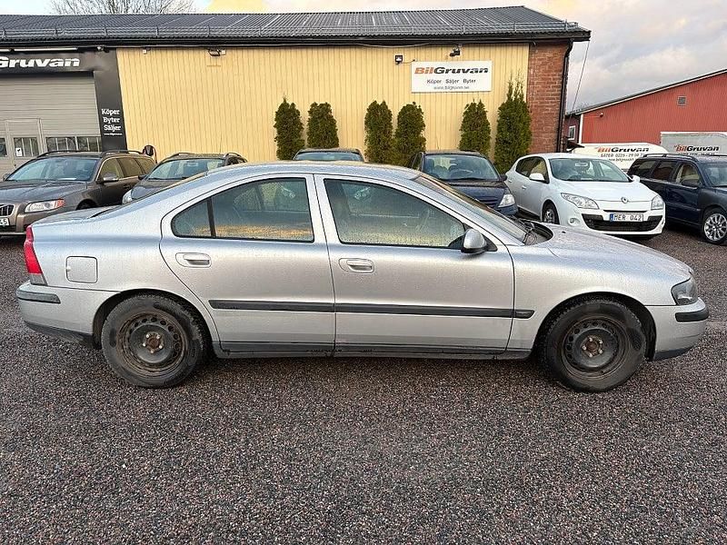 Begagnad Volvo S60 140 HK (102 kW) 2002 Grå Sedan