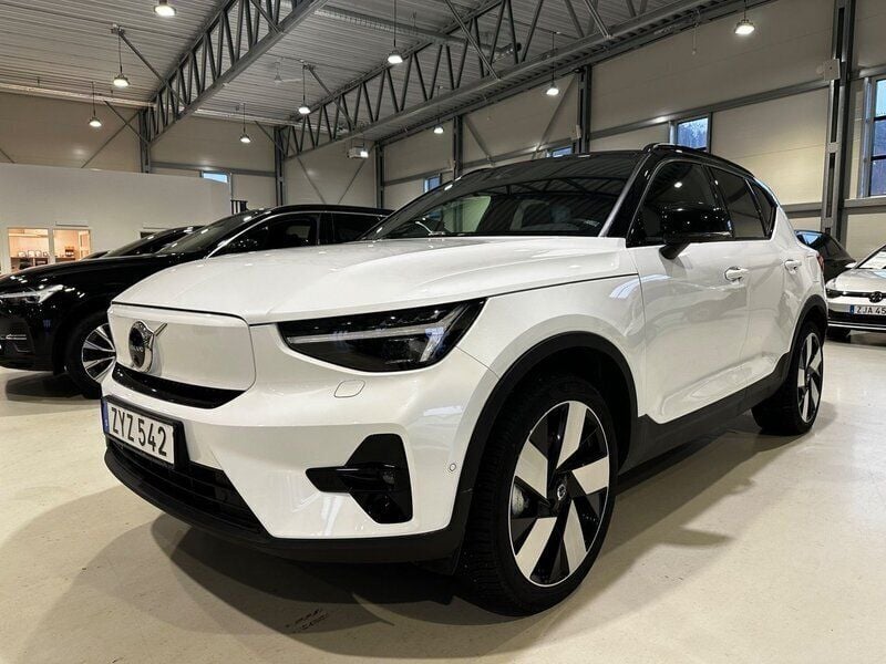 Vit Begagnad 2023 Volvo XC40 Ultimate SUV | 457 500 kr - Bild 1/4