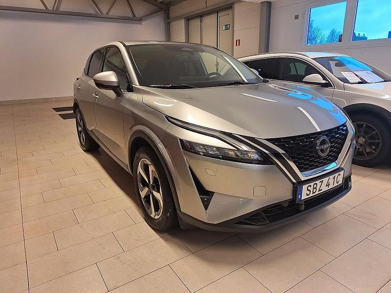 Silver Begagnad 2023 Nissan Qashqai SUV | 359 900 kr (Dyr) - Bild 1/4