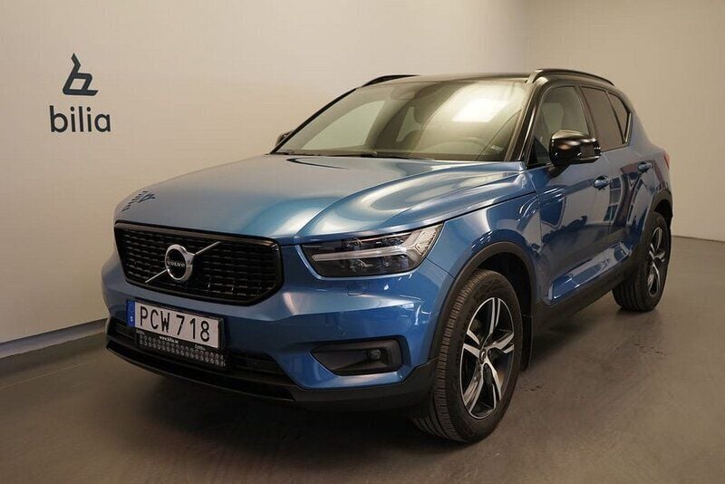 Blå Begagnad 2018 Volvo XC40 R-Design SUV | 249 500 kr (Marknadspris) - Bild 1/3