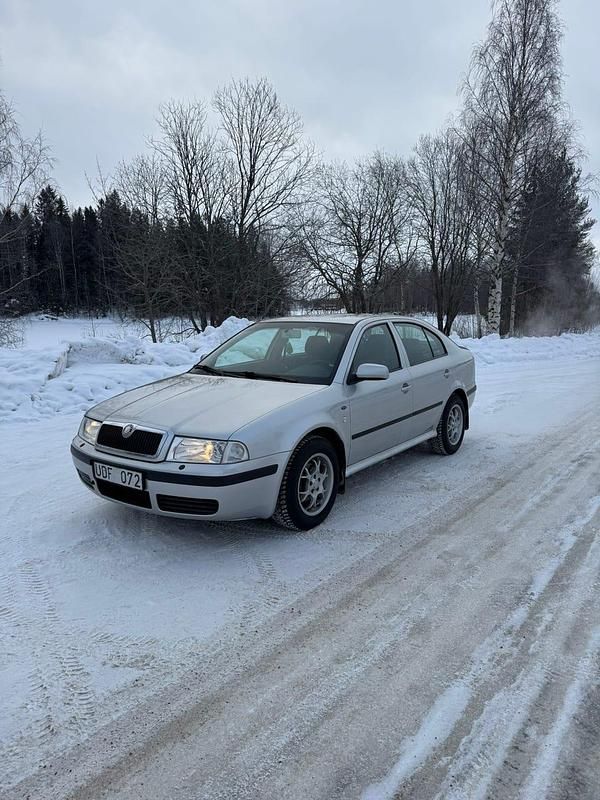 Begagnad Skoda Octavia Elegance 102 HK (75 kW) 2003