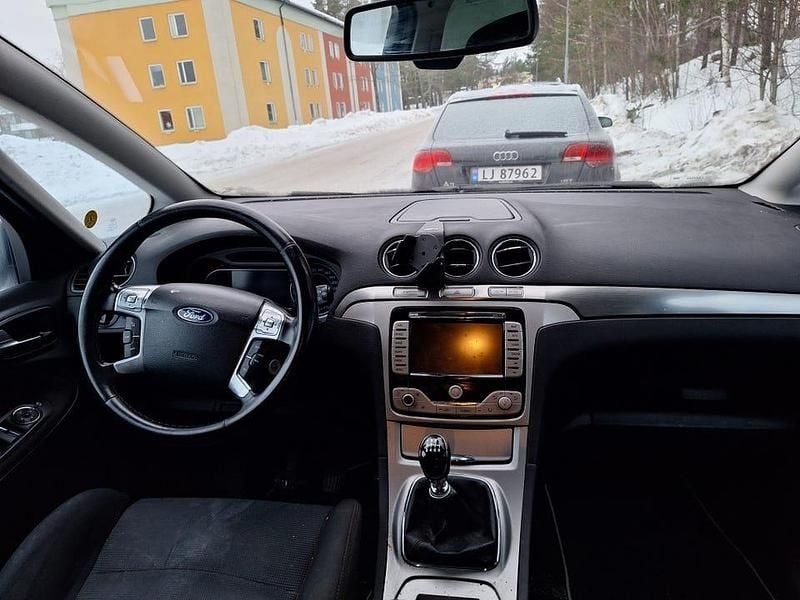 Begagnad Ford S-MAX S 175 HK (128 kW) 2010 Minibuss