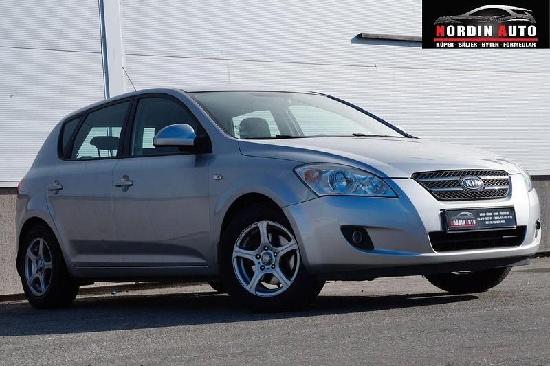 Silver Begagnad 2008 Kia Ceed Halvkombi | 34 900 kr (Lite dyr) - Bild 1/4