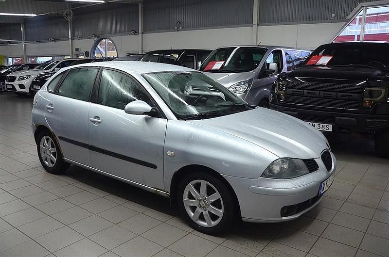 Begagnad Seat Ibiza 75 HK (55 kW) 2005 Silver Halvkombi