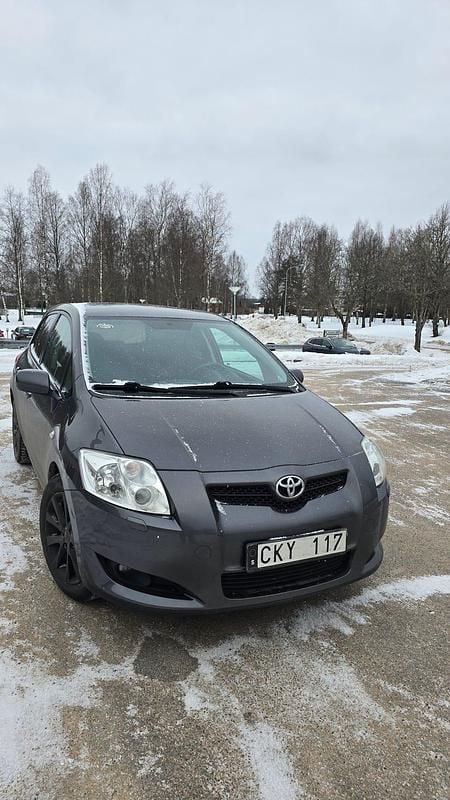 Begagnad Toyota Auris 124 HK (91 kW) 2008 Halvkombi