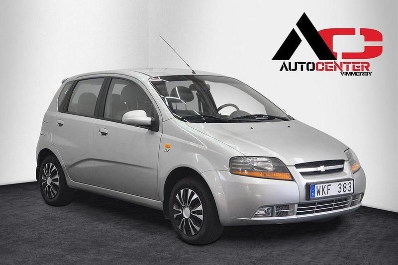 Silver Begagnad 2005 Chevrolet Kalos Halvkombi | 23 700 kr (Marknadspris) - Bild 1/4