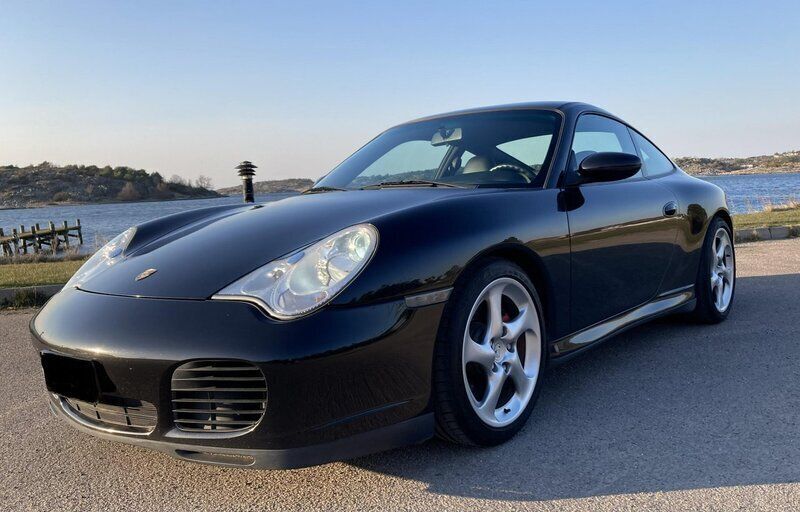 Svart Begagnad 2002 Porsche 911 Carrera 4S Sportkupé | 699 000 kr - Bild 1/4