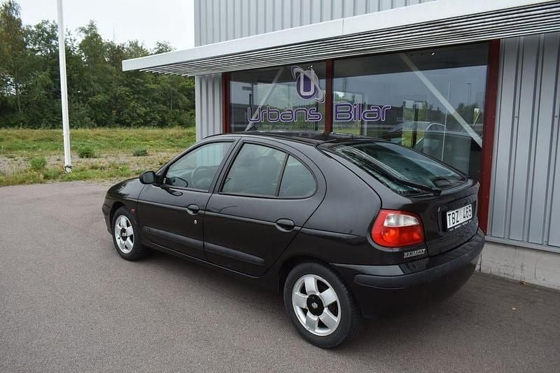 Begagnad Renault Mégane II Expression 116 HK (85 kW) 2001 Svart Halvkombi