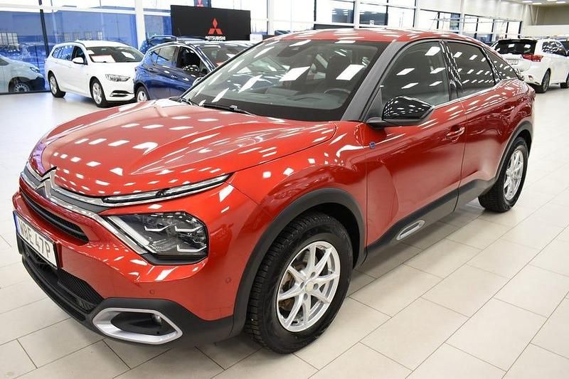 Begagnad Citroën e-C4 Shine 100 kW (136 HK) 2023 Rödmetallic SUV